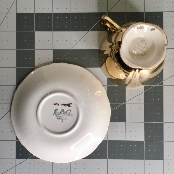 ✨HOST PICK✨VINTAGE Rare Royal Winton Golden Age Teacup and
Saucer Set - Picture 8 of 8